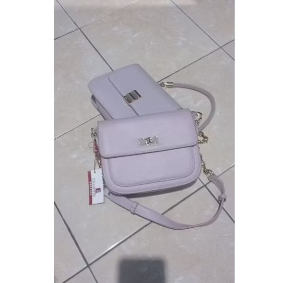 Tas selempang merk elizabeth