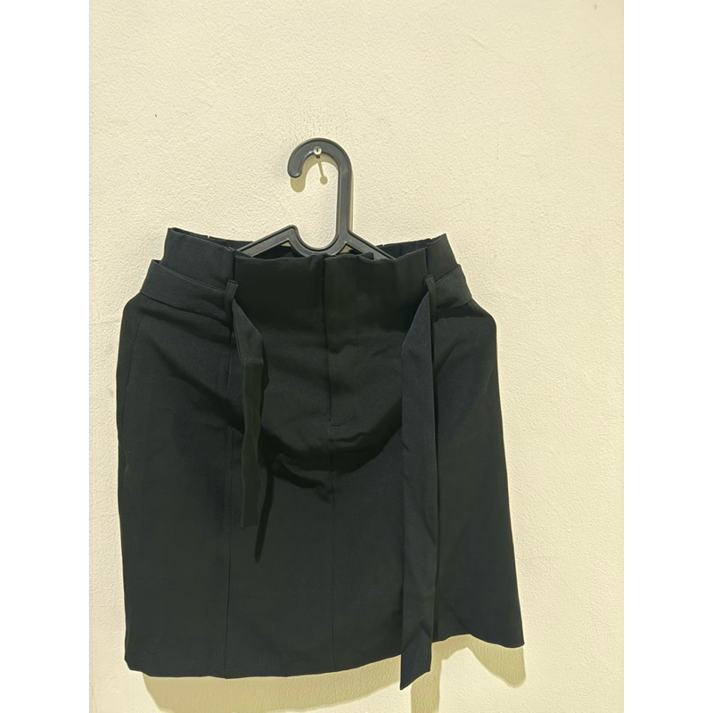 rok wanita hitam the executive preloved