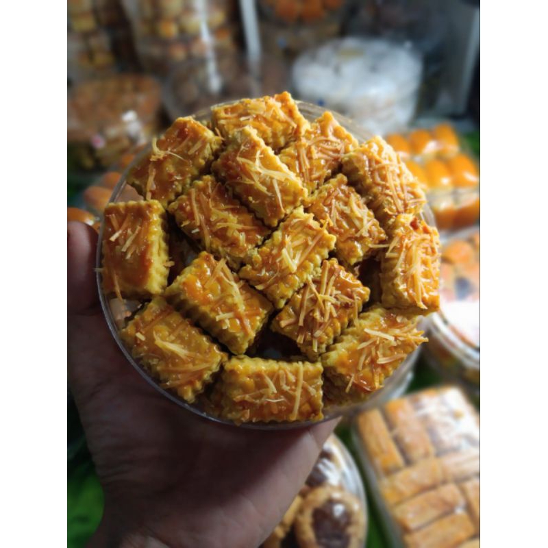 

Kastengel Keju Edam Mix Chedar Renyah Lumer dan Gurih 500gr