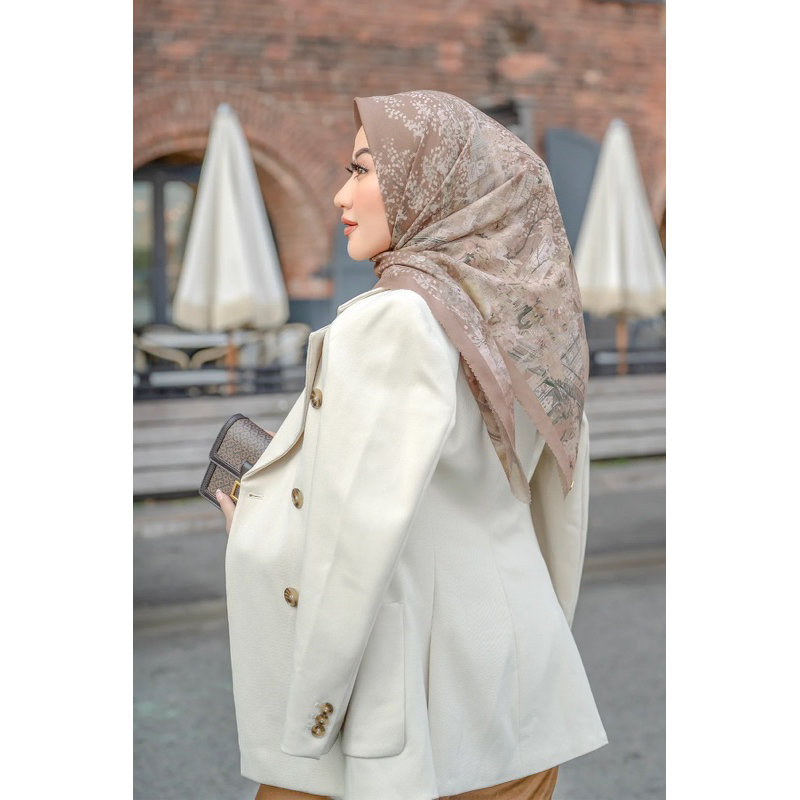 Buttonscraves X Allyssa Hawadi New York