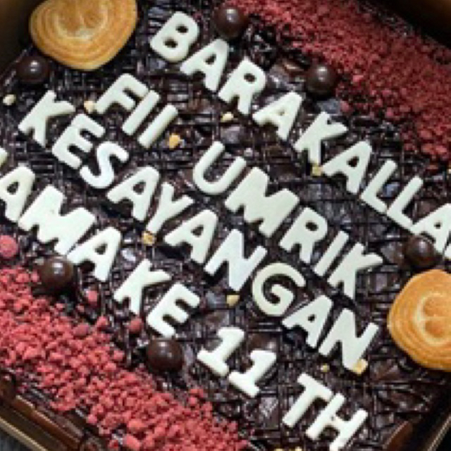 

Tambah Tulisan Ucapan khusus brownies hias