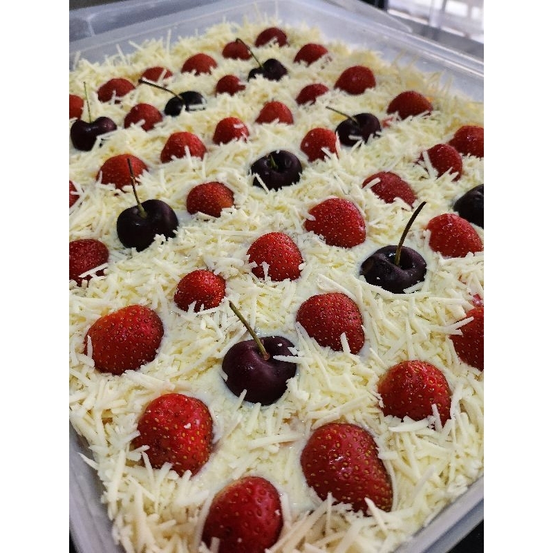 

Salad Buah Premium Box 7000ml With Yogurt & Cherry Import & Strawberry Organic