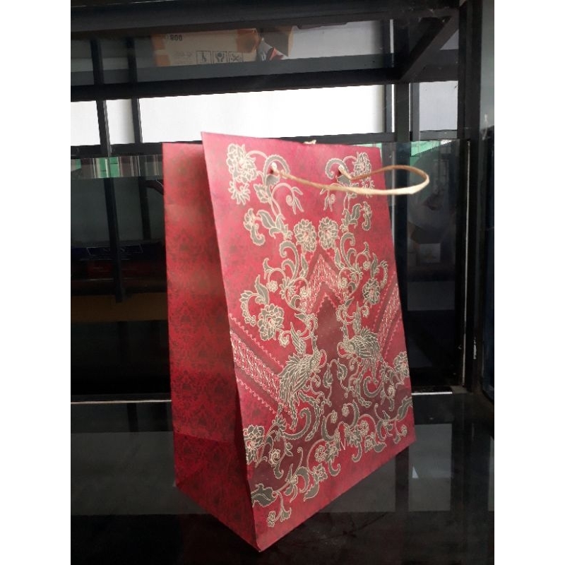 

12 Pcs Paper Bag Batik Merak 20x11x28