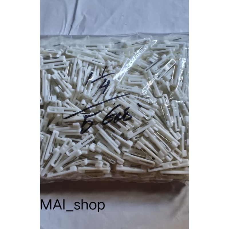 

PENITI NAME TAG PLASTIK 3,2CM ISI 144 KONDISI GOOD