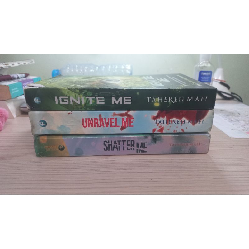 [ NOVEL IMPORT ] SHATTER ME TRILOGY INDONESIA VERSION (SHATTER ME, UNRAVEL ME, IGNITE ME)