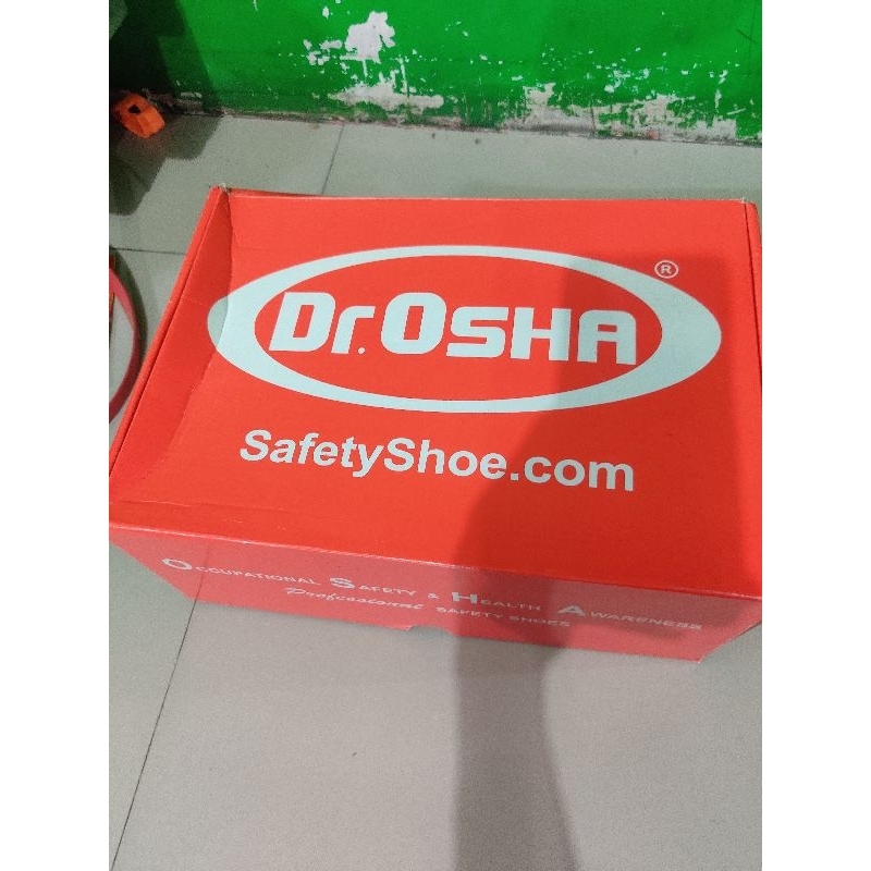 Sepatu Dr osha new