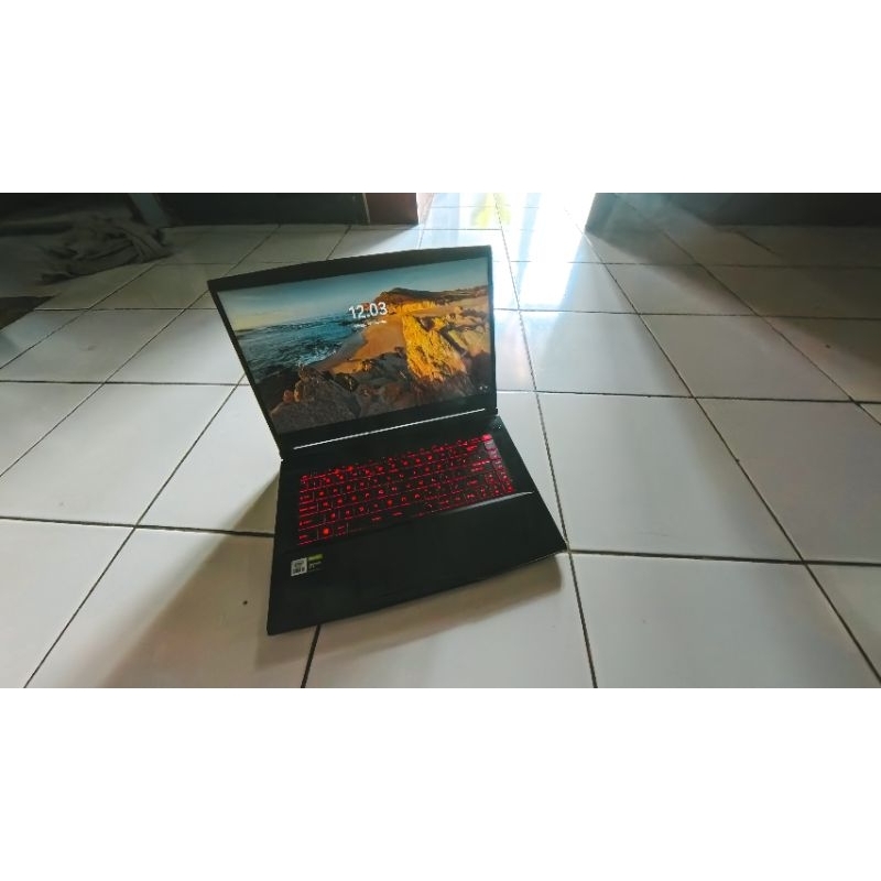 Laptop Gaming Ultrabook MSI (Micro-Star International) GF63 Thin 32GB RAM, 1TB SSD + 512GB HDD Memor