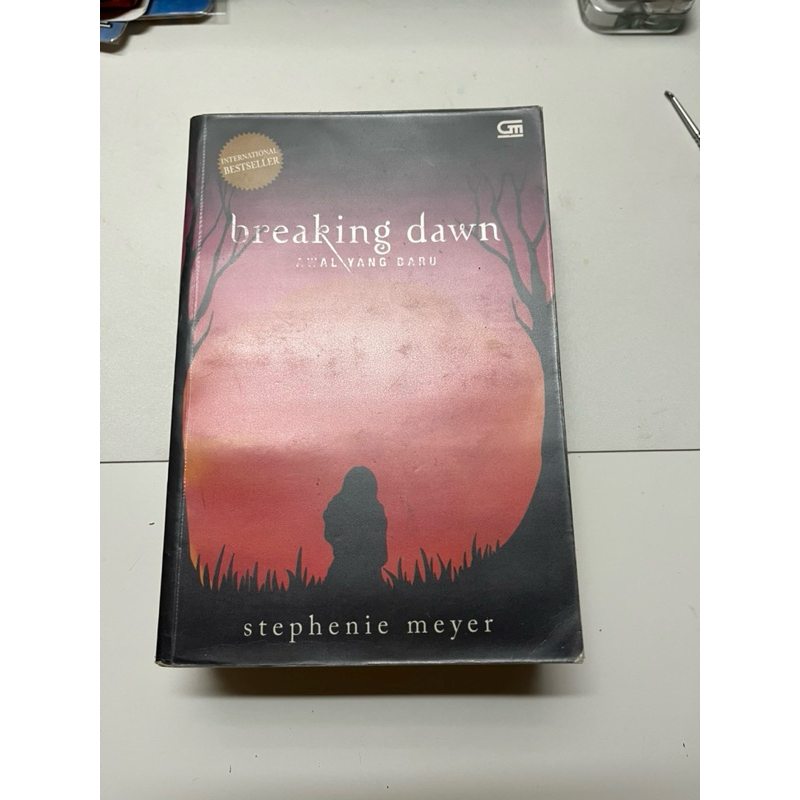 PRELOVED Breaking Dawn