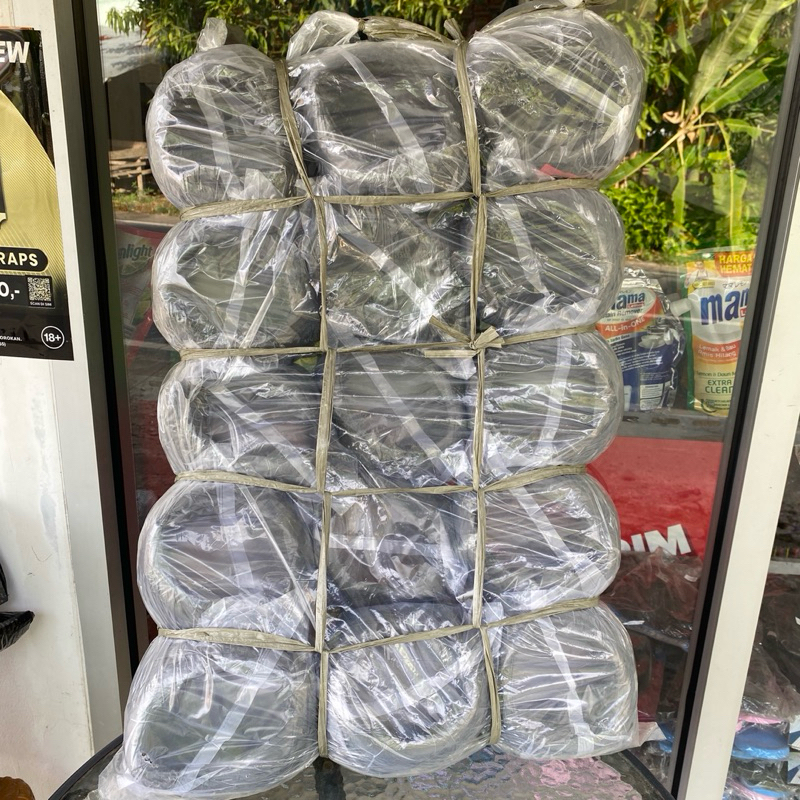 

Tali Plastik/ Tali Rapia Ukuran Besar Warna Hitam Merk Pelita Kuat & Tahan Lama