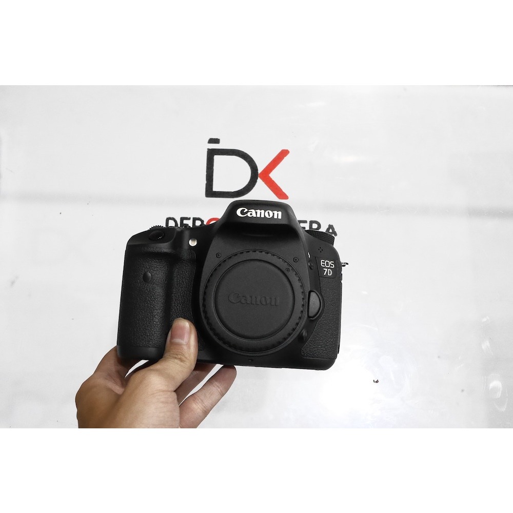 SECOND KAMERA CANON EOS 7D BODY ONLY KODE 637