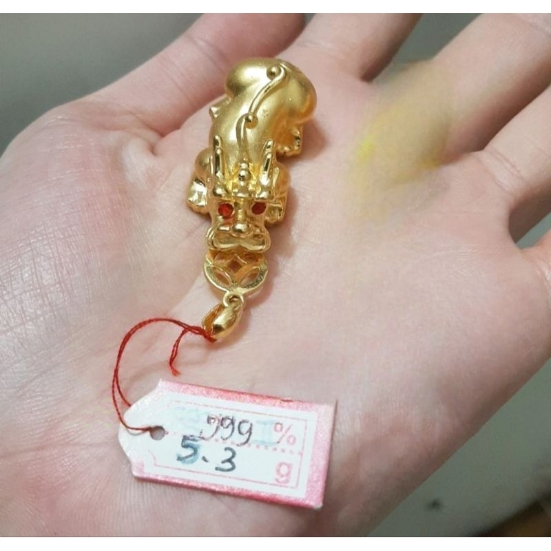 Liontin emas 24k naga mata merah