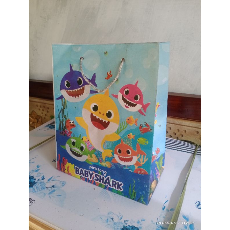 

PAPERBAG KARAKTER/BABY SHARK & AVANGERS PREMIUM 20X25