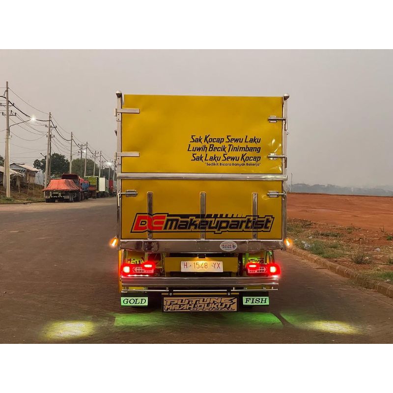 Tempat Lampu Stainlis IRSYAD PUTRA KAROSERI