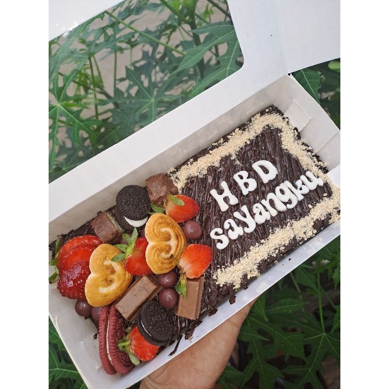 

BROWNIES FUDGY 20×10 box ivory ~ instan only