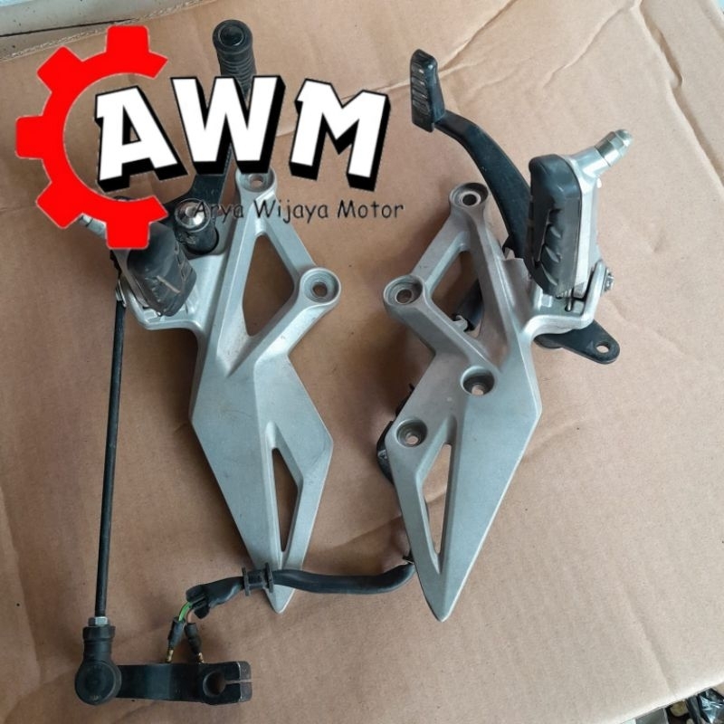 Foot step depan fulset new cb 150r original