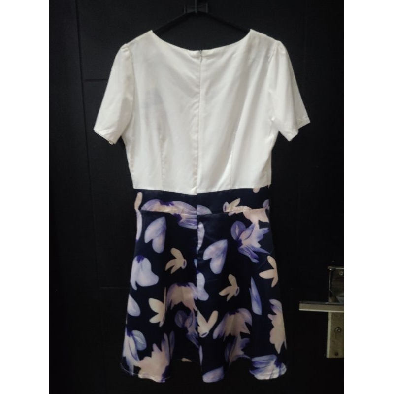 Blus Putih Lengan Pendek Wanita