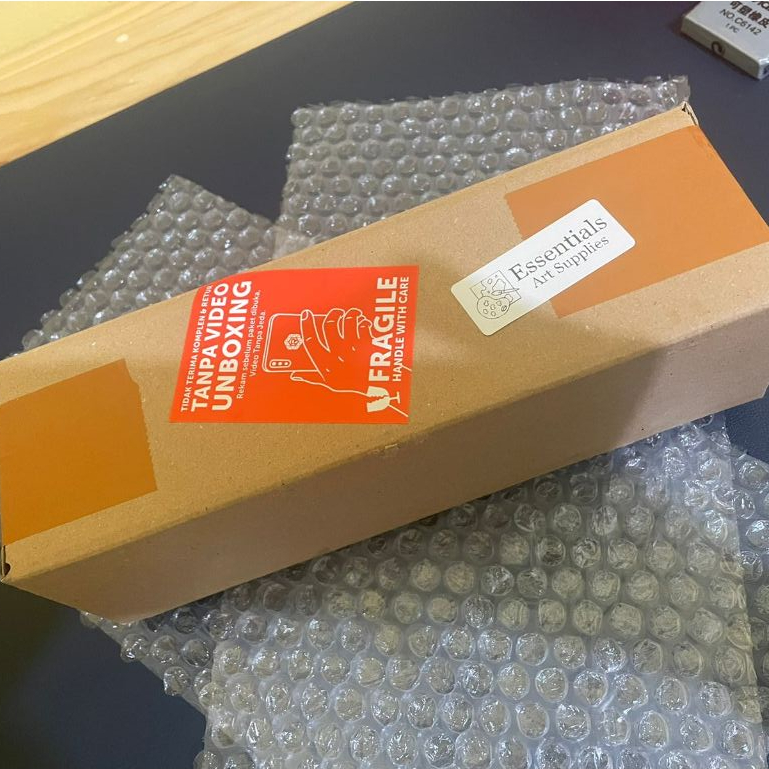 

Packing Bubble Wrap & Kardus Box - Essentials Art Supplies