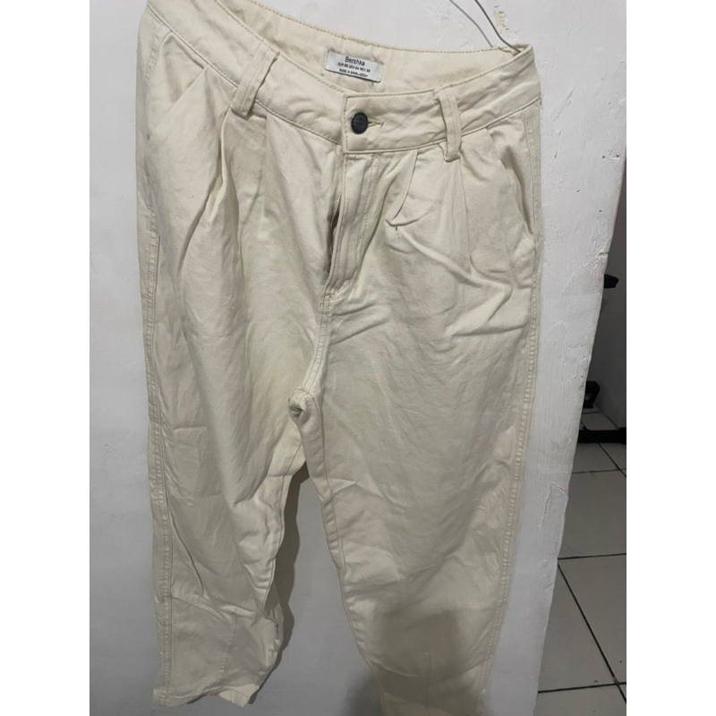 BershkaCelana JeansBrokenwhite
