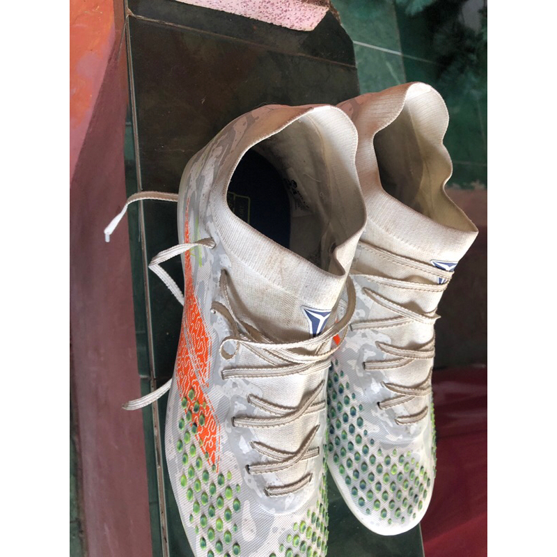 Sepatu Bola Mills Tritone Deisler