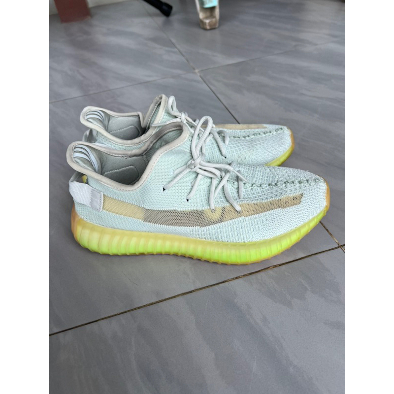 Yeezy 350 V2 Hyperspace