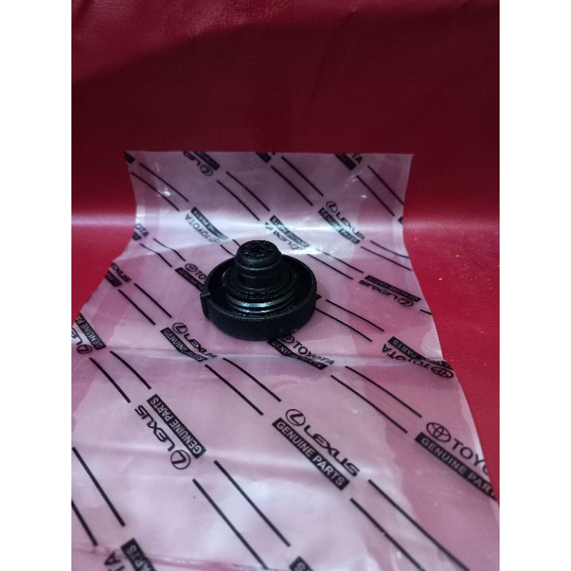 tutup tabung radiator hiace commuter