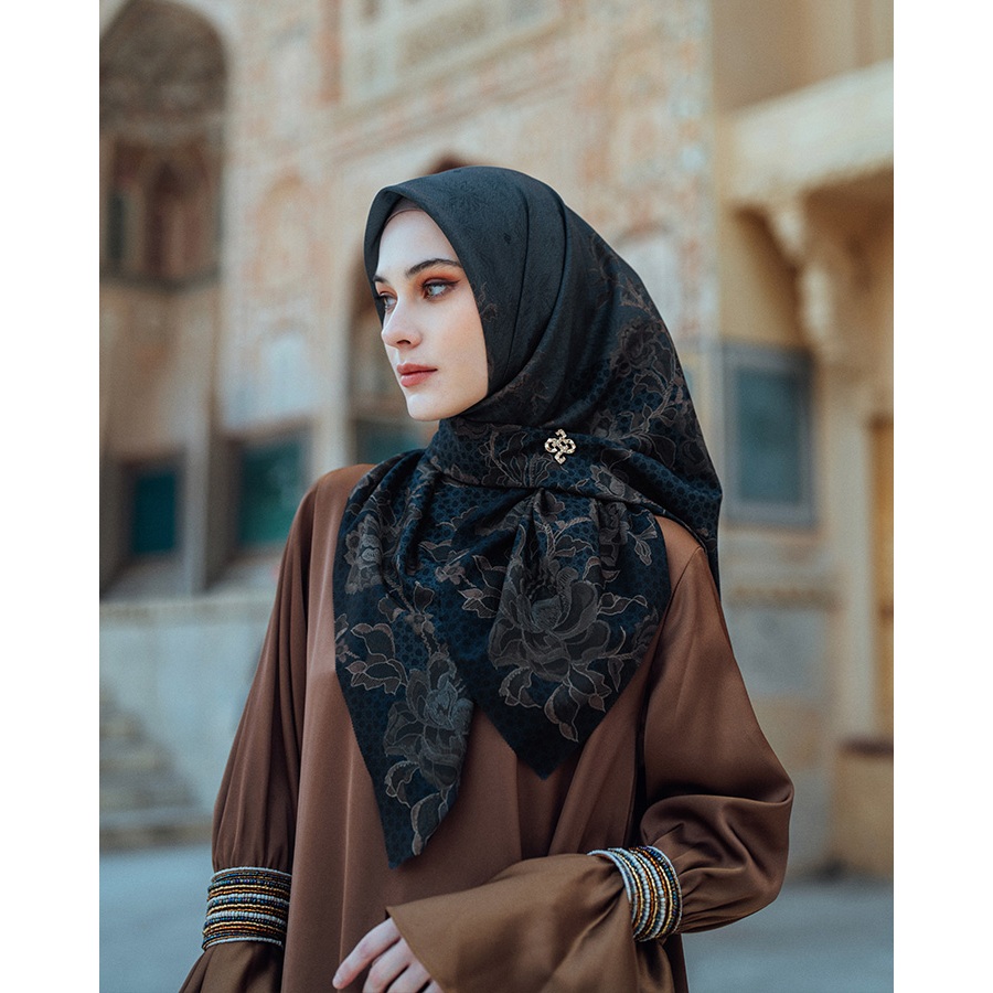 Heaven Lights - Arsya Scarf - Hijab Motif Wanita Segi Empat