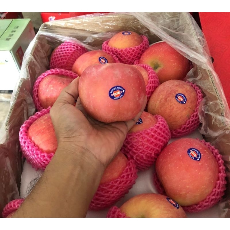 

Apel Fuji isi 28 biji Apel imlek hampers imlek buah imlek