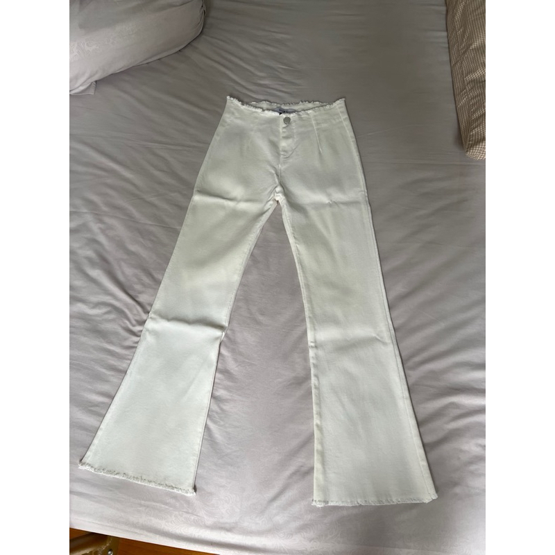 Izbel Pants in White Size L - DUMA (Preloved) / celana flare pants putih semi jeans