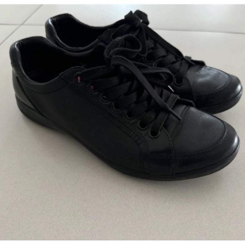 Sepatu Sneakers Prada Pria