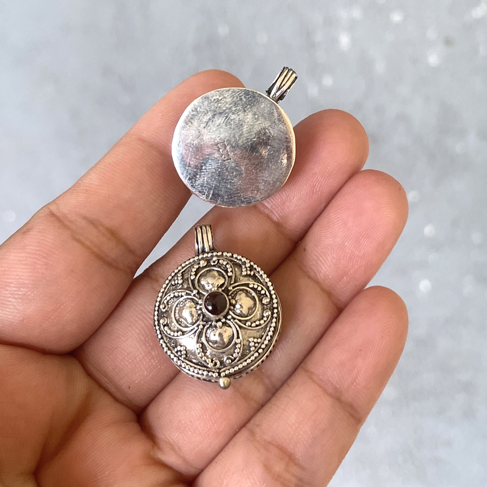 Liontin Mainan Kalung Pendant Perak Silver Bali Bayi Jimat Buka Tutup Foto Bulat Asli Kawat Bun 925 