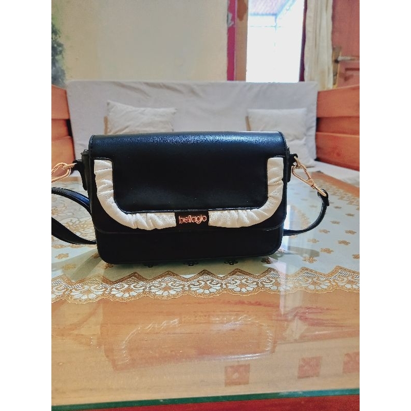 Bellagio Art Tas Selempang Hitam