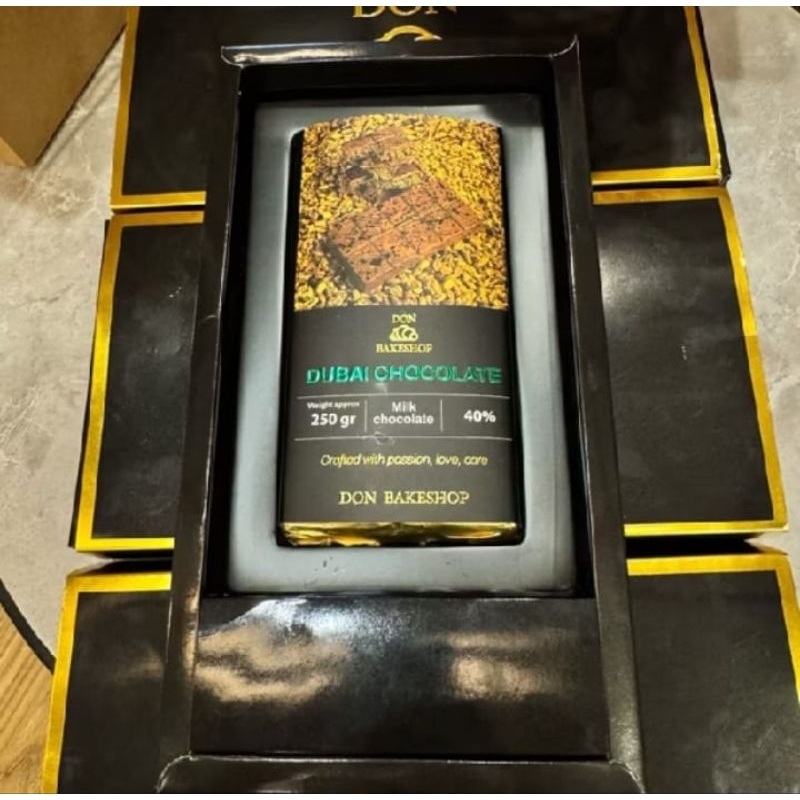 

viral coklat Dubai,,coklat Dubai/Dubai cocolate /hazelnut/pisthacio/ Don backe shop