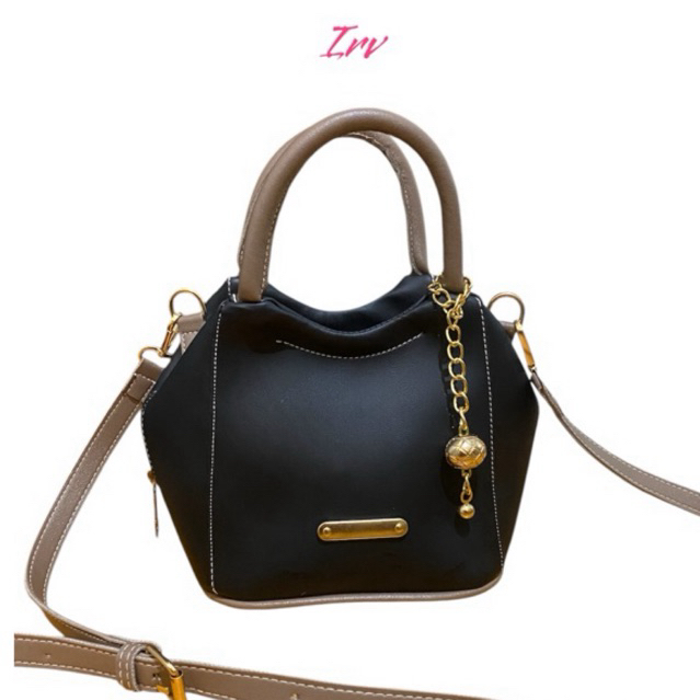 Tas selempang wanita bahan tebal model kekinian cocok untuk gaya harian remaja masa kini