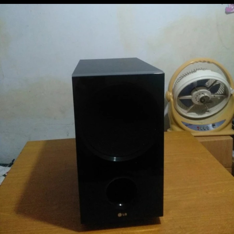 SPEAKER SUBWOOFER AKTIF 6INCH 6OHM 300WATT BASS MANTAP ORI LG