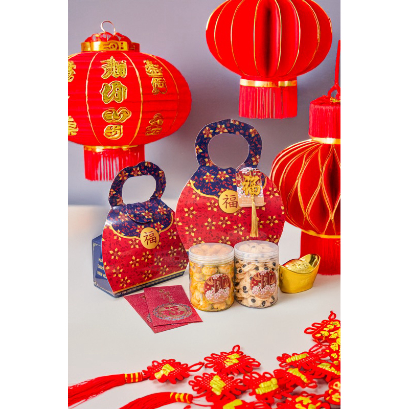 

LANTERN HAMPERS