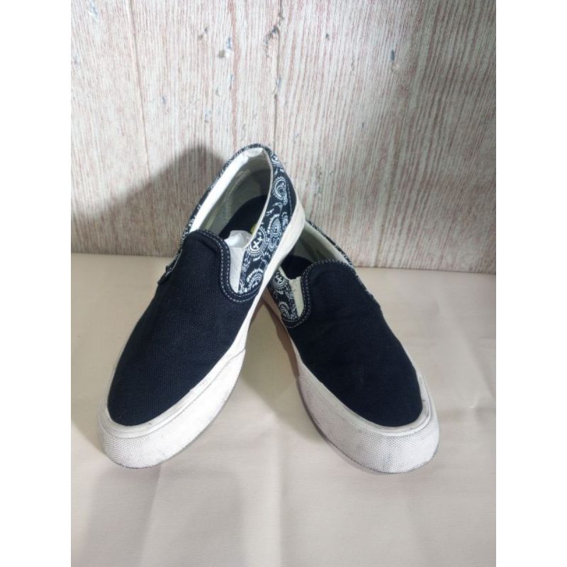 sepatu slip on thunderbear