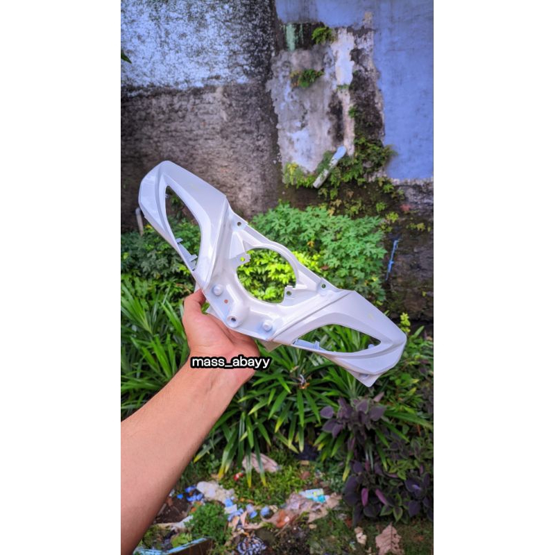 Batok Depan Putih Xeon Karbu (cover handlebar upper 1) ORIGINAL Yamaha YGP  Stok Lama