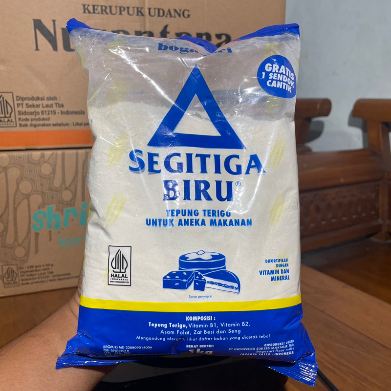 

Tepung SEGITIGA BIRU Berat Bersih 1KG