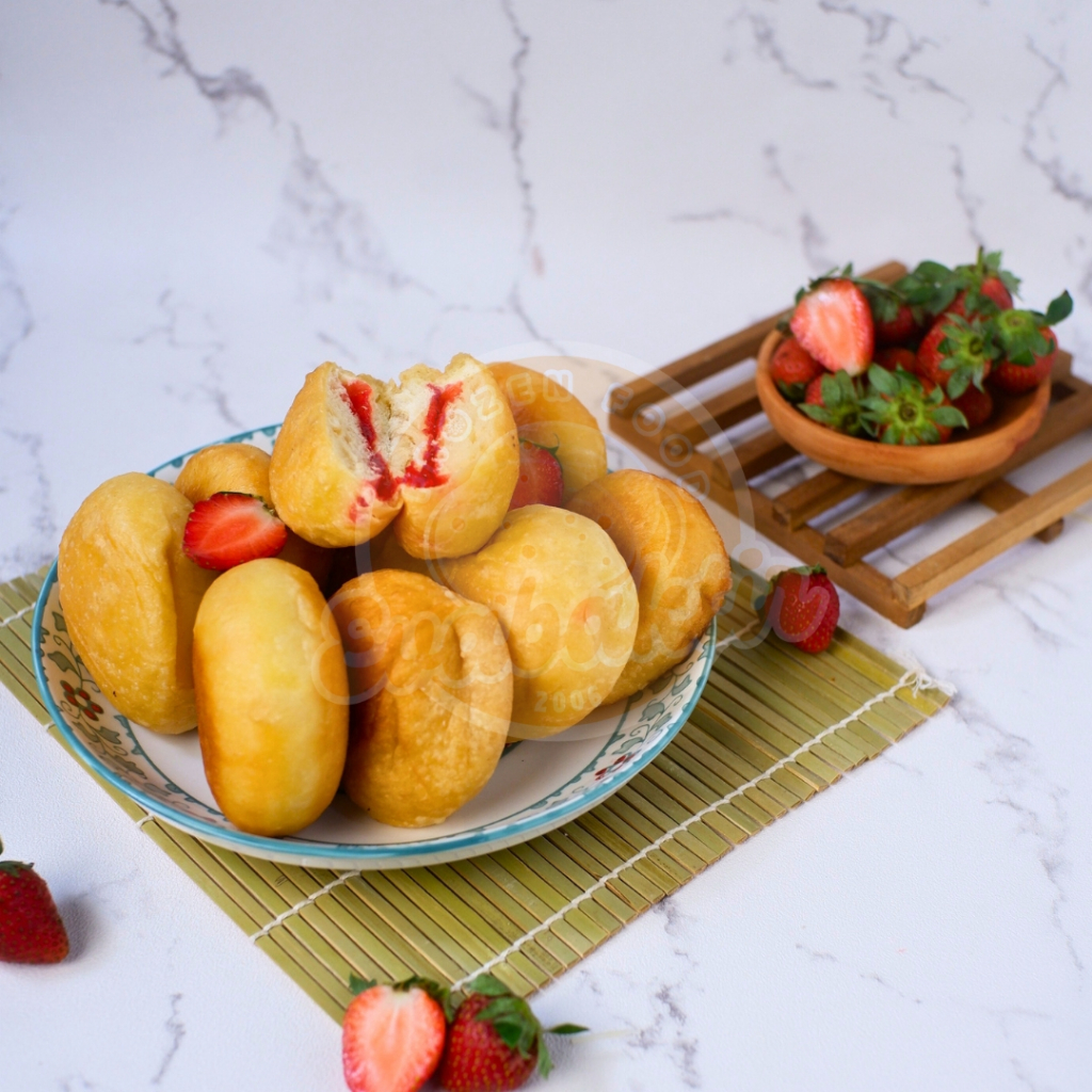 

Roti Goreng Isi Strawberry Stroberi Lumer Makanan Frozen Food Homemad Premium Murah Isi 8 Pcs Halal