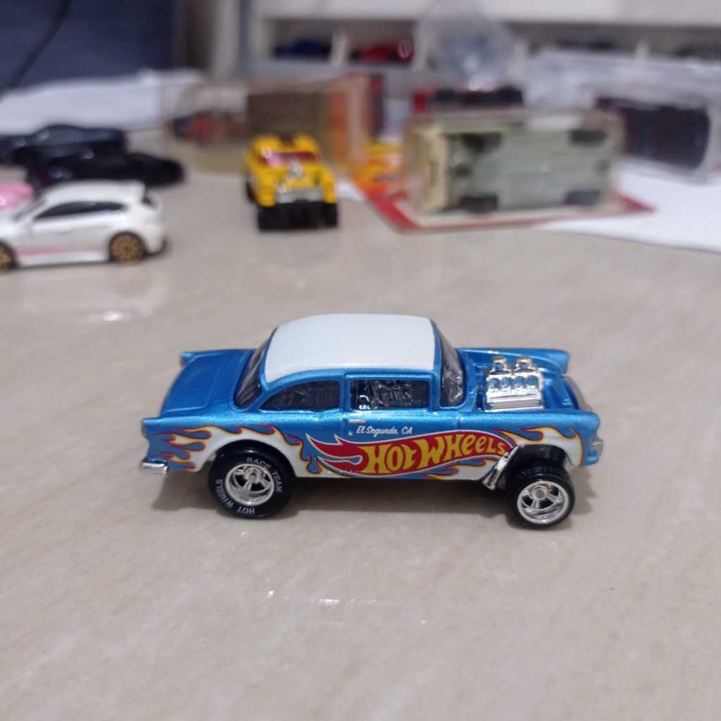 Hotwheels premium Chevrolet belair gasser biru exclusive rak ban karet