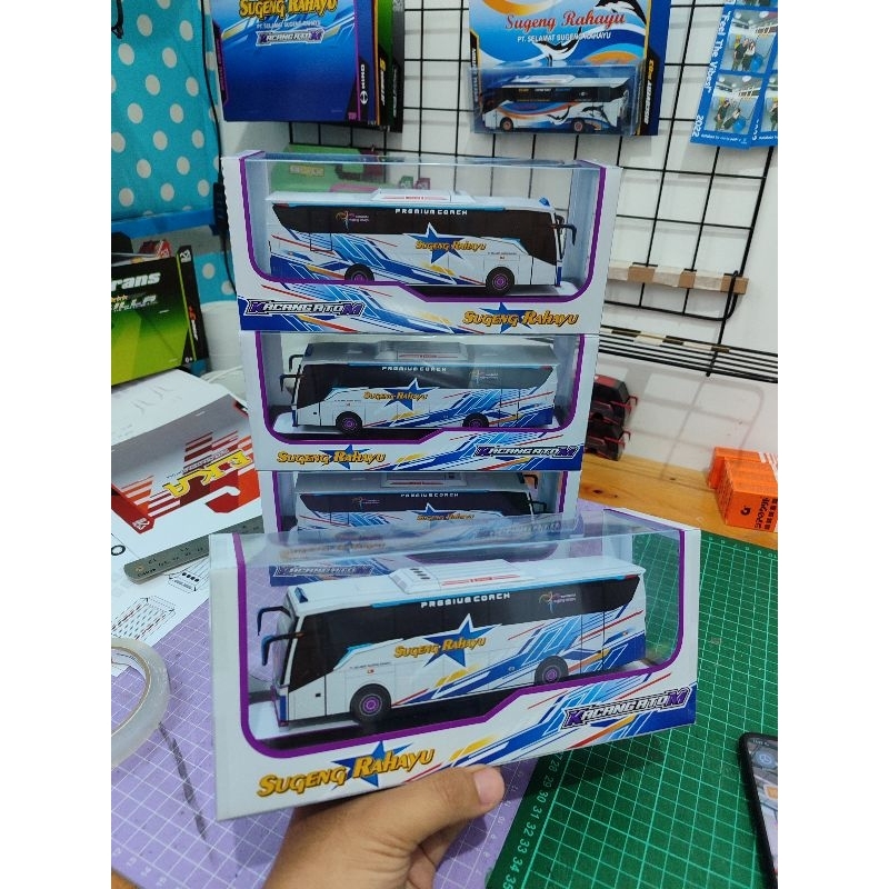 Miniatur Bus Kertas Papercraft Bus Sugeng Rahayu new Kacang Atom 7129 skala 1:64