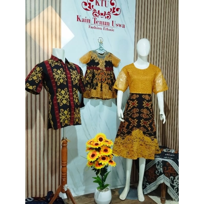 couple keluarga etnik motif kepiting