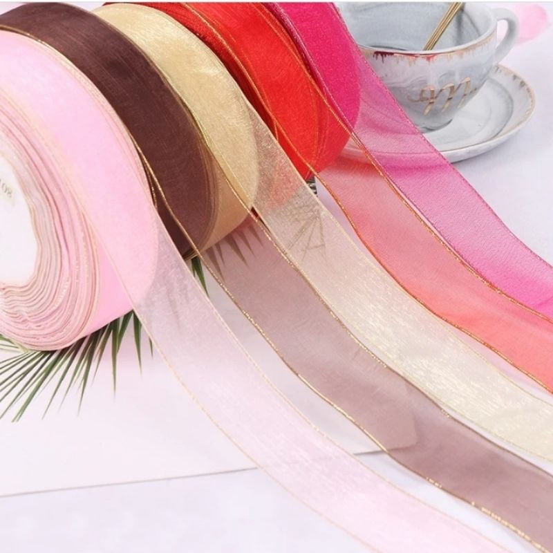 

TERMURAAAAH 1 ROLL PITA ORGANDI LIST EMAS / PITA ORGANZA LIST EMAS / PITA KACA / PITA HIAS KADO TRANSPARAN / PITA DEKORASI 1 INCHI 2.5 CM LEBAR 25 MMPANJANG 18 METER / 20 YARDJUAL 1 ROLL BUKAN PER METER ATAU LER YARD, JADI MURAAAAAAH BANGET