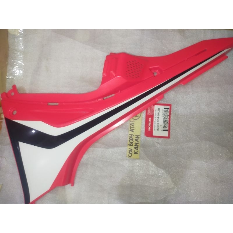 Cover Body Merah Kanan/Set Illust Side A [83510-K84-901ZB] CRF 150L Original AHM Genuine Part