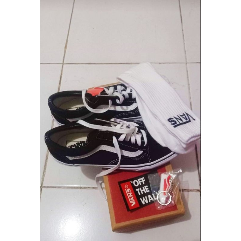 Sepatu Vans Old Skool Black White