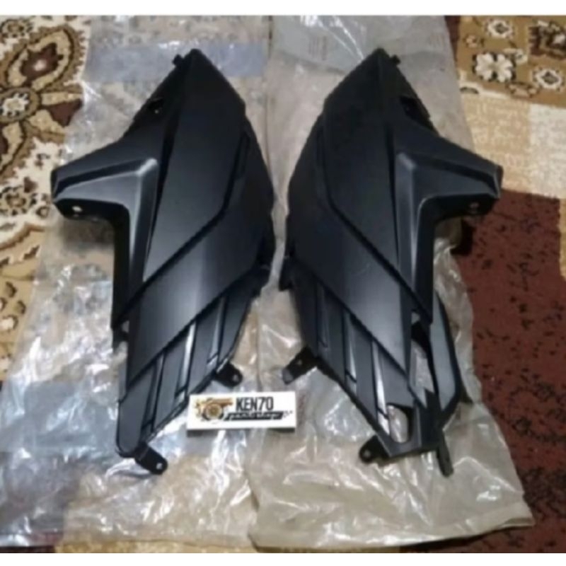 cover sambungan body samping Honda Vario 110 techno karbu original ahm