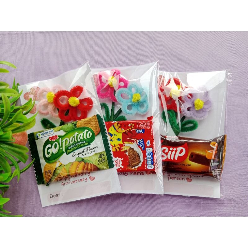 

Gift snack free bunga, free custom ucapan / gift unik / gift kekinian