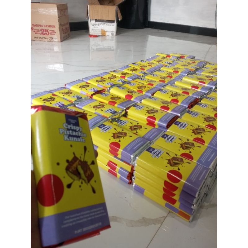 

Nycyta Home Cokelat Dubai "Pistachio Kunafa" Original Crispy Berat 270 Gr, Size 16X8 Cm ,Coklat