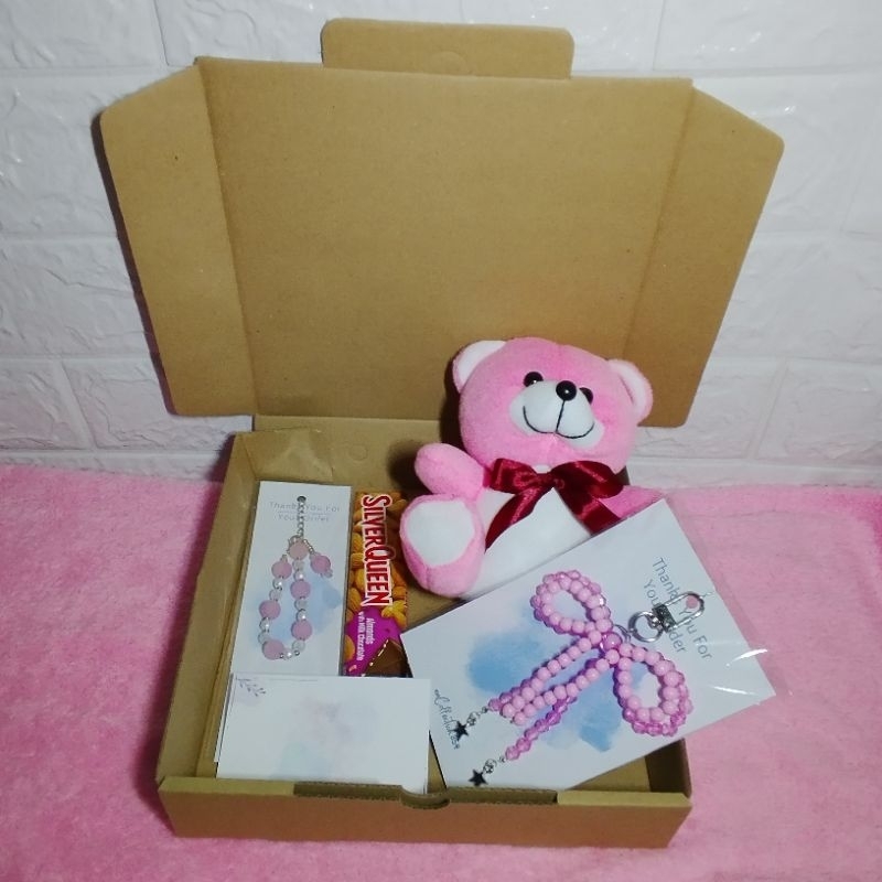 

HAMPERS GIFT SET / KADO HADIAH ULANG TAHUN CEWEK / MERRY CHRISTMAS