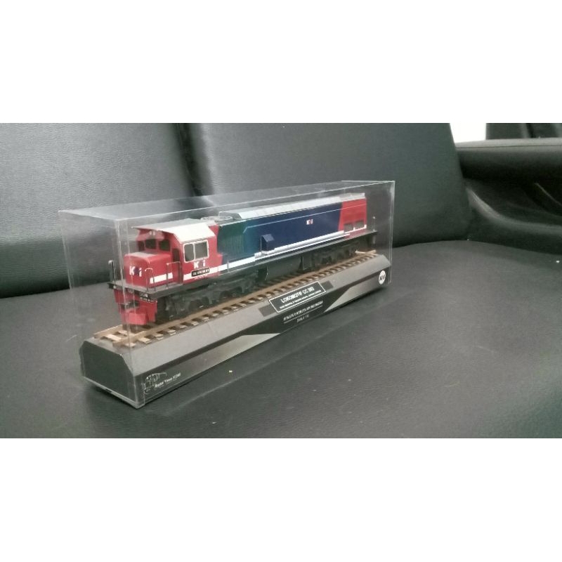papercraft miniatur lokomotif cc202 sumatera